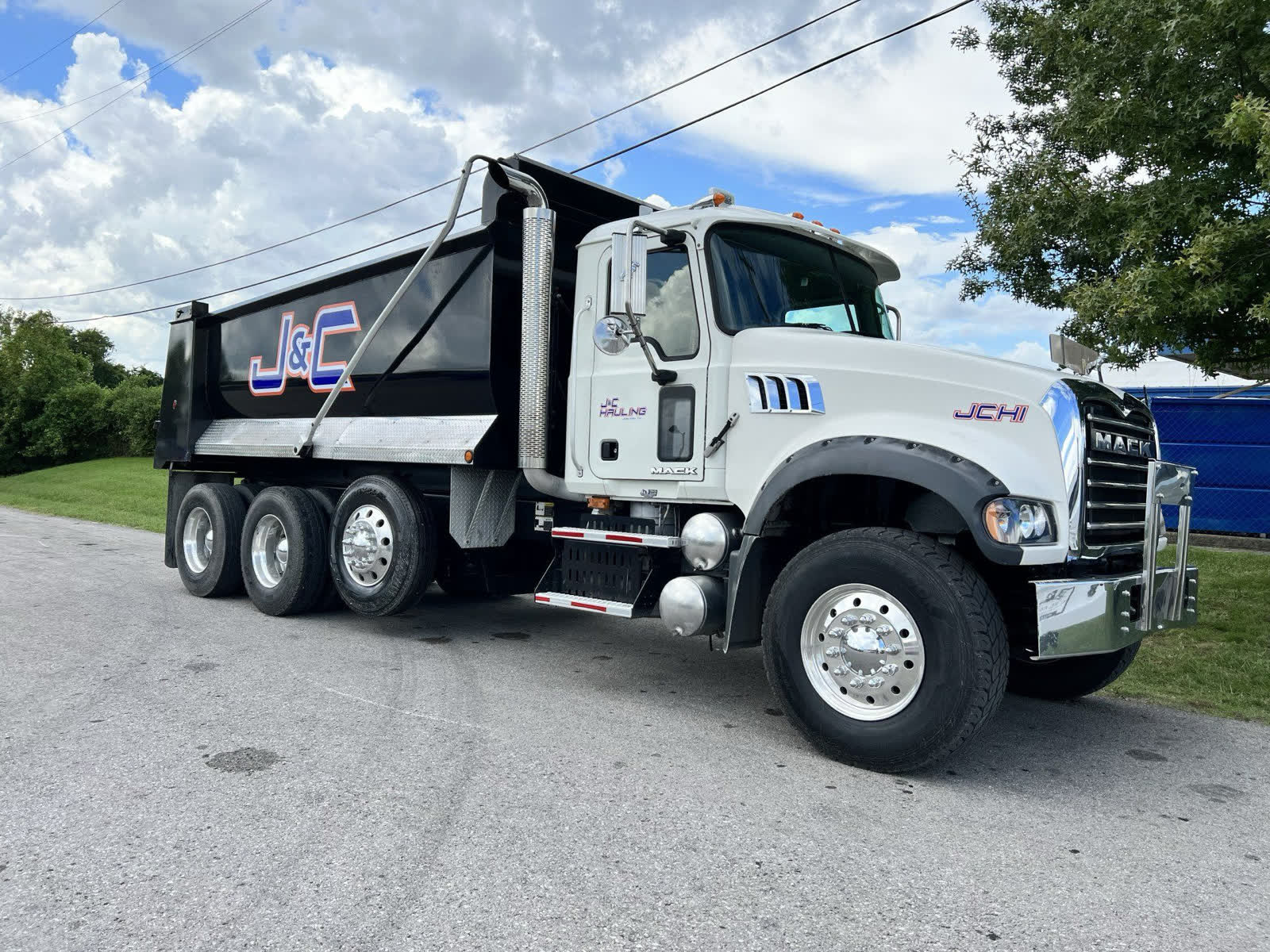 Project-gallery photo of custom truck graphics